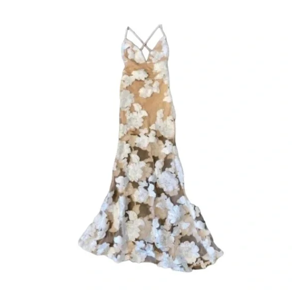 LILYFUL- Bridal Nude Illusion - White Floral Appliqué Dress- Medium👰🏻🤍💐 - Picture 4 of 8
